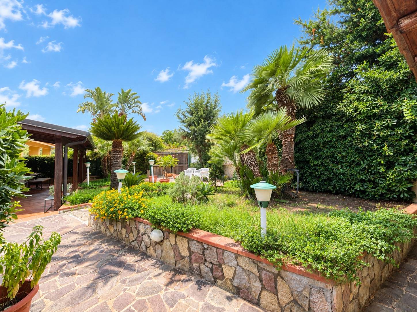 APPARTAMENTO CON SPAZIO ESTERNO GOLDEN HILL 3