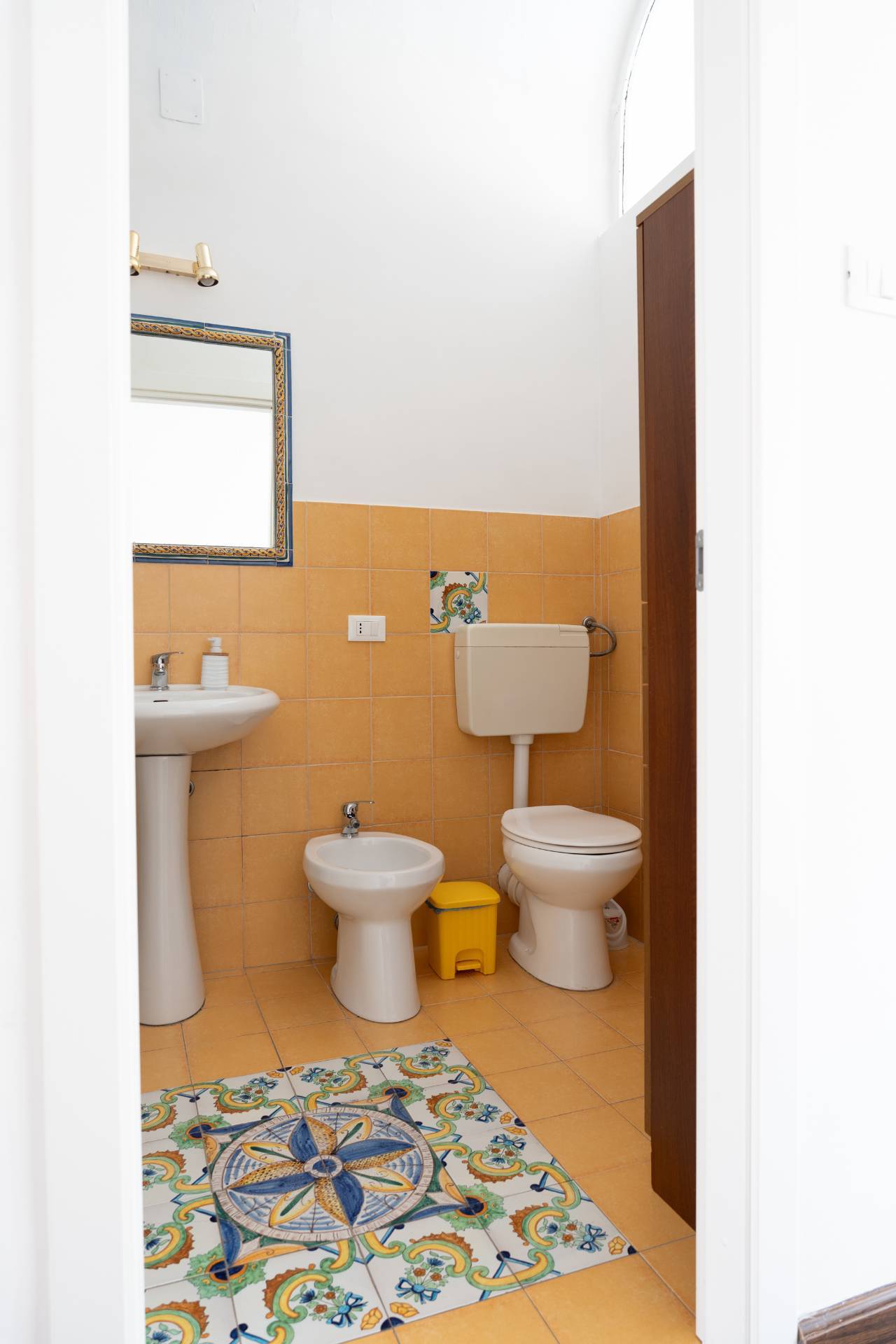 TRILOCALE IN PALAZZO STORICO ZONA CENTRO
