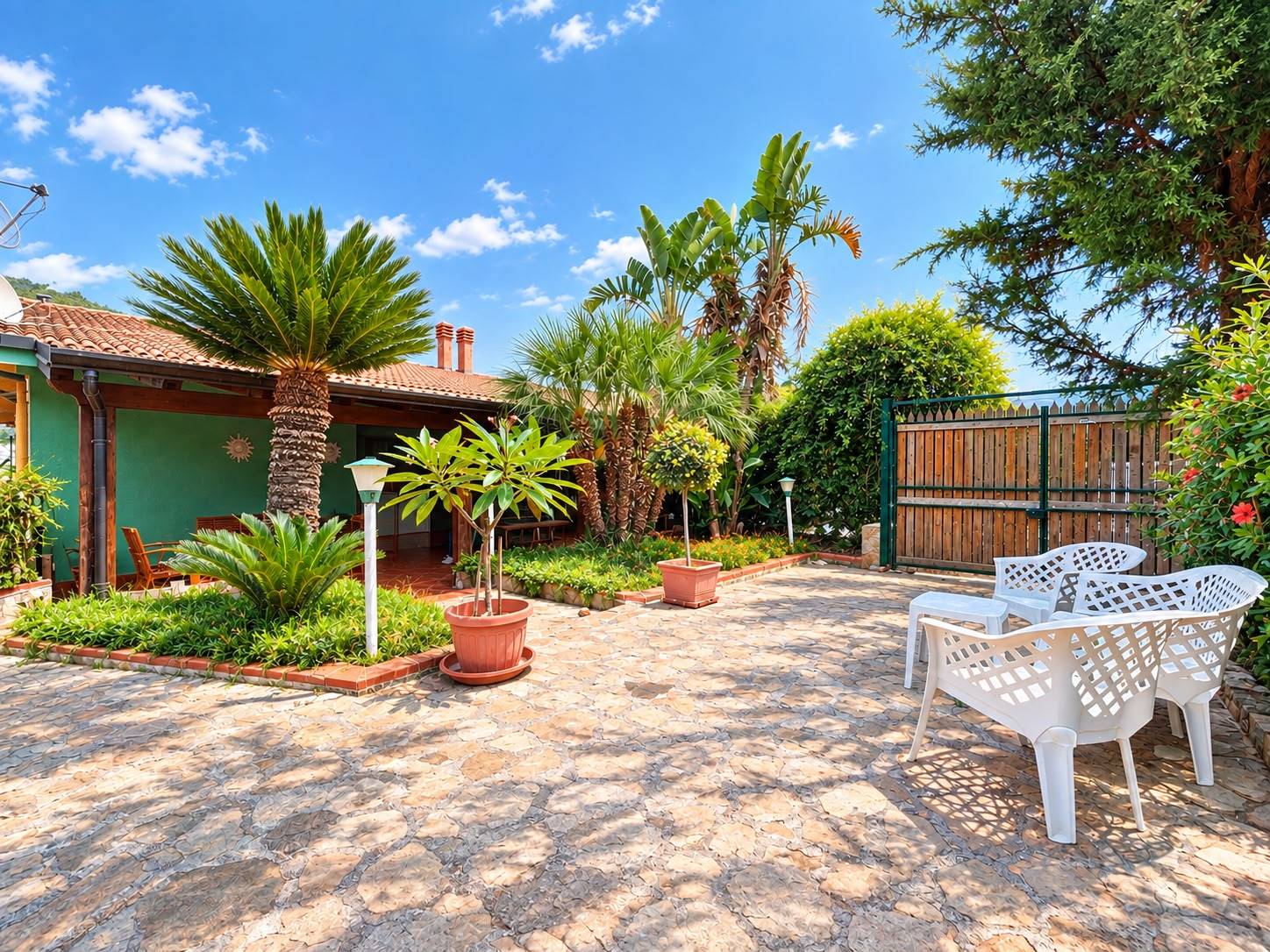 APPARTAMENTO CON SPAZIO ESTERNO GOLDEN HILL 3