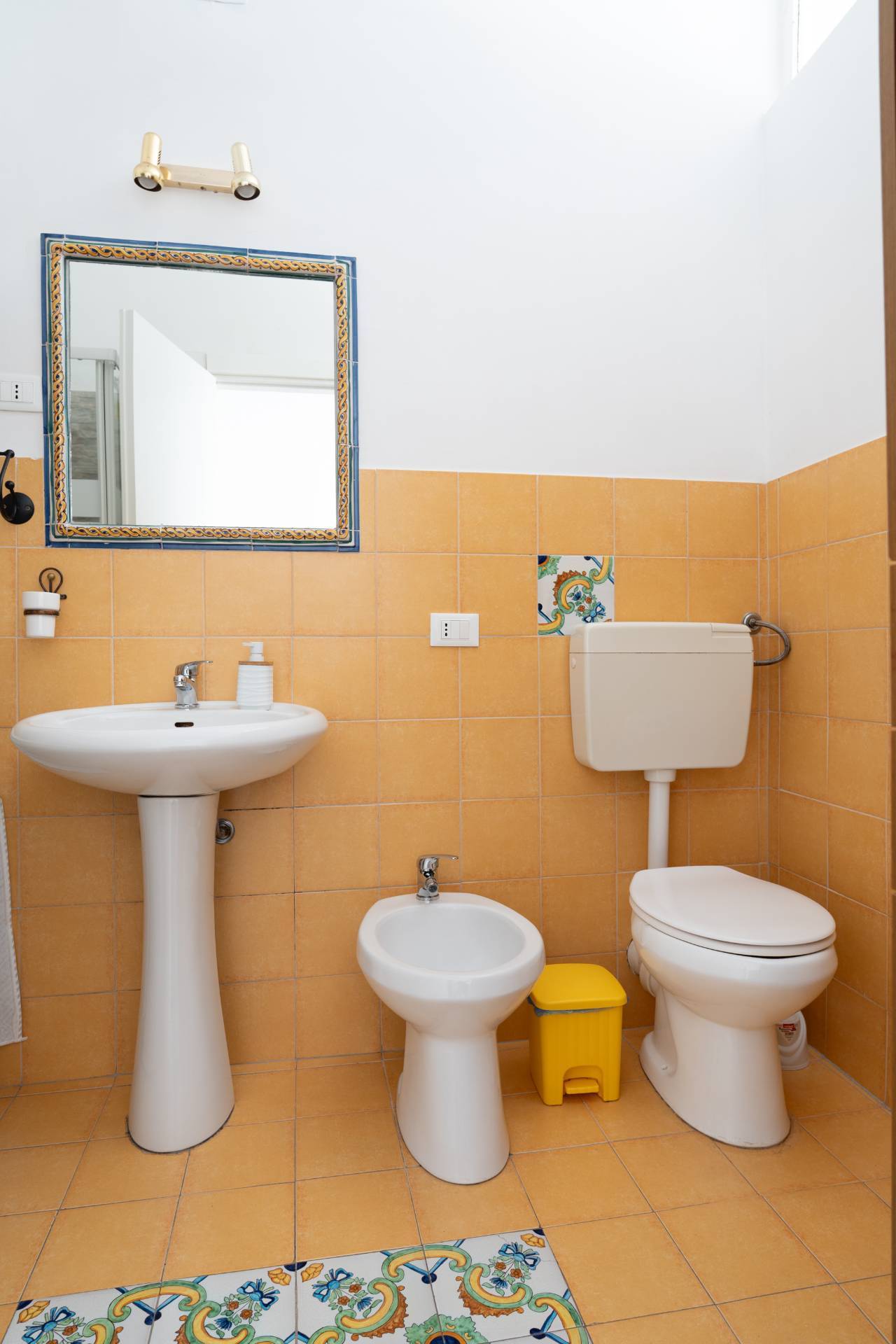 TRILOCALE IN PALAZZO STORICO ZONA CENTRO