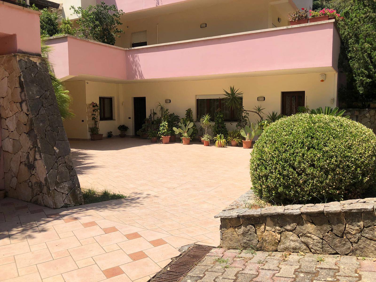 APPARTAMENTO IN VILLA OTTIMO STATO
