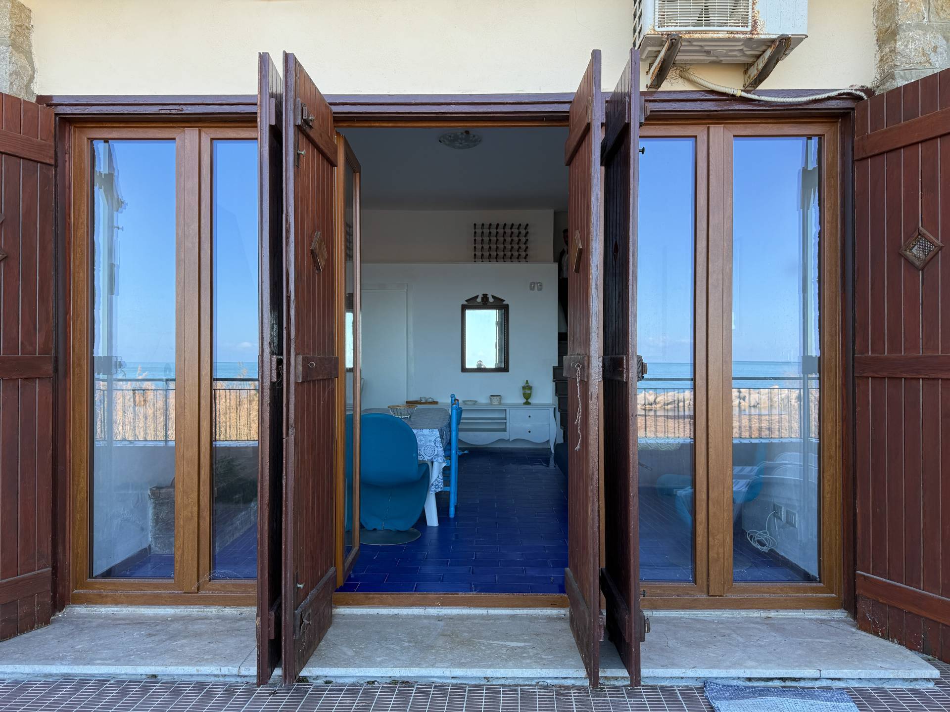 VILLETTA CON ACCESSO PRIVATO AL MARE