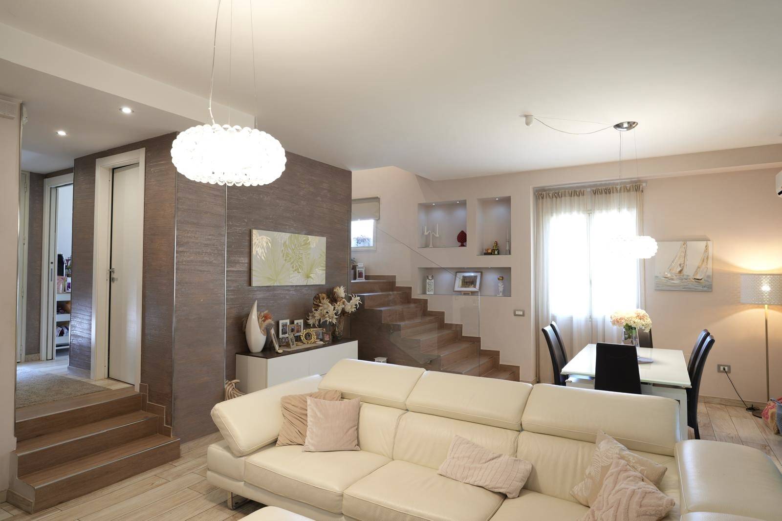 VILLA CON PISCINA ALTAVILLA MILICIA