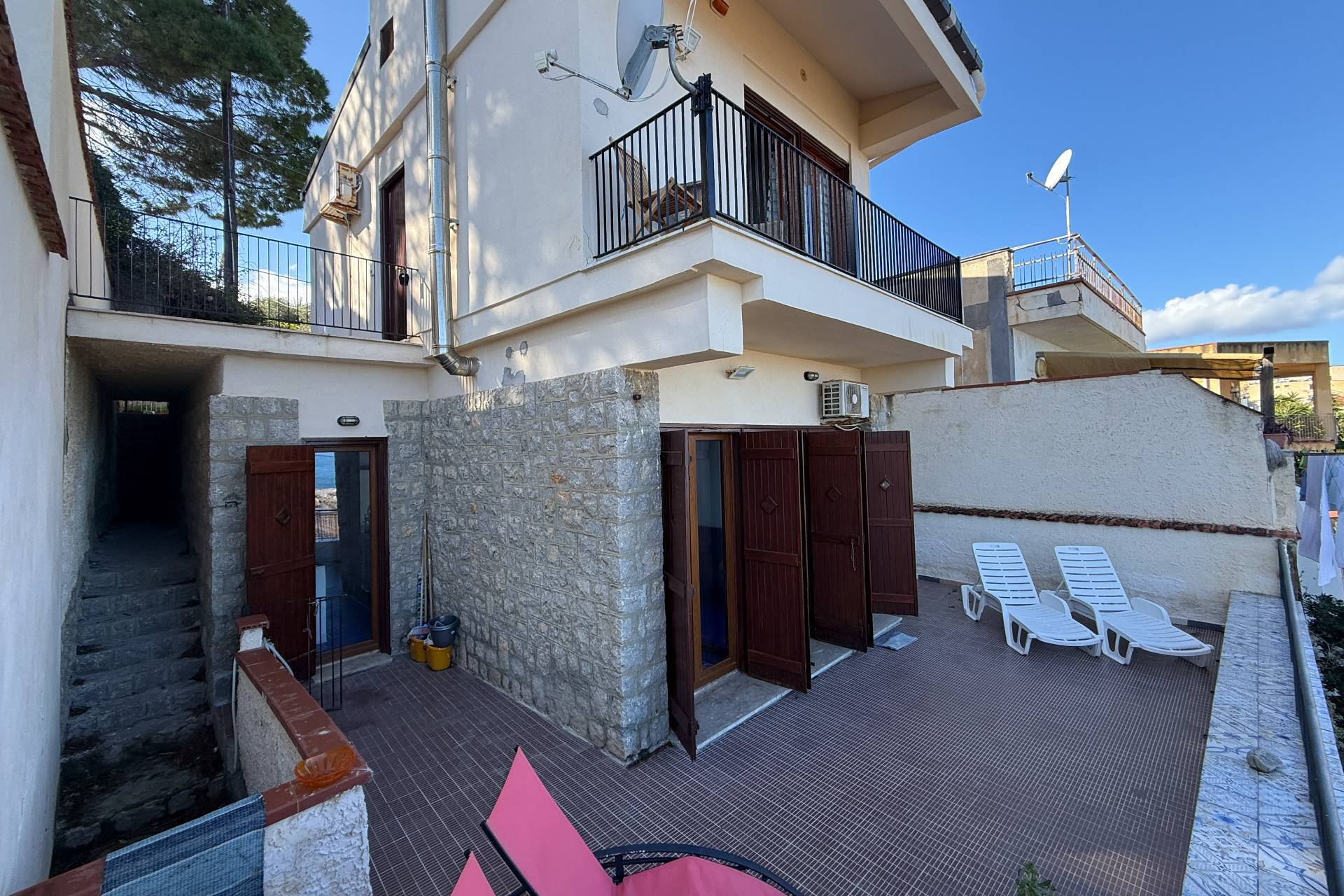 VILLETTA CON ACCESSO PRIVATO AL MARE