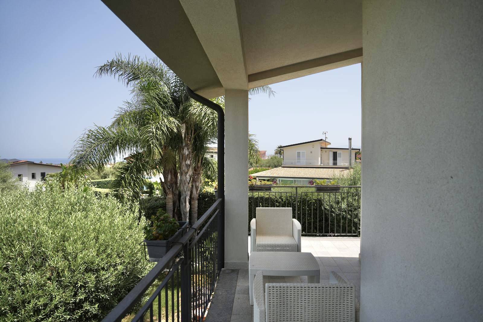 VILLA CON PISCINA ALTAVILLA MILICIA