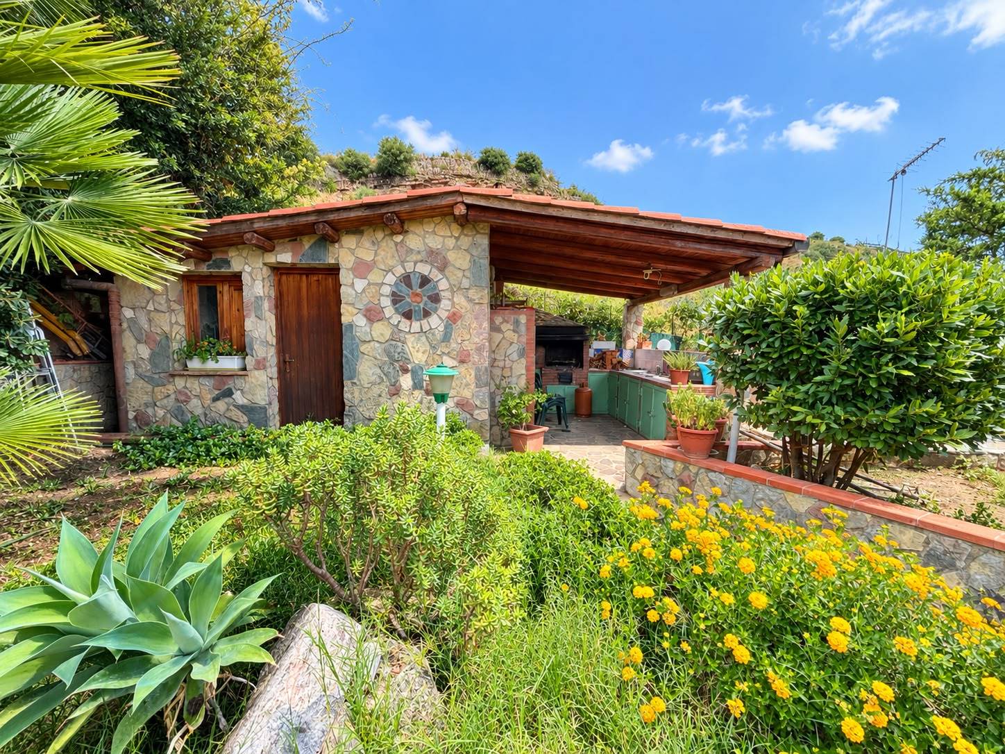 APPARTAMENTO CON SPAZIO ESTERNO GOLDEN HILL 3