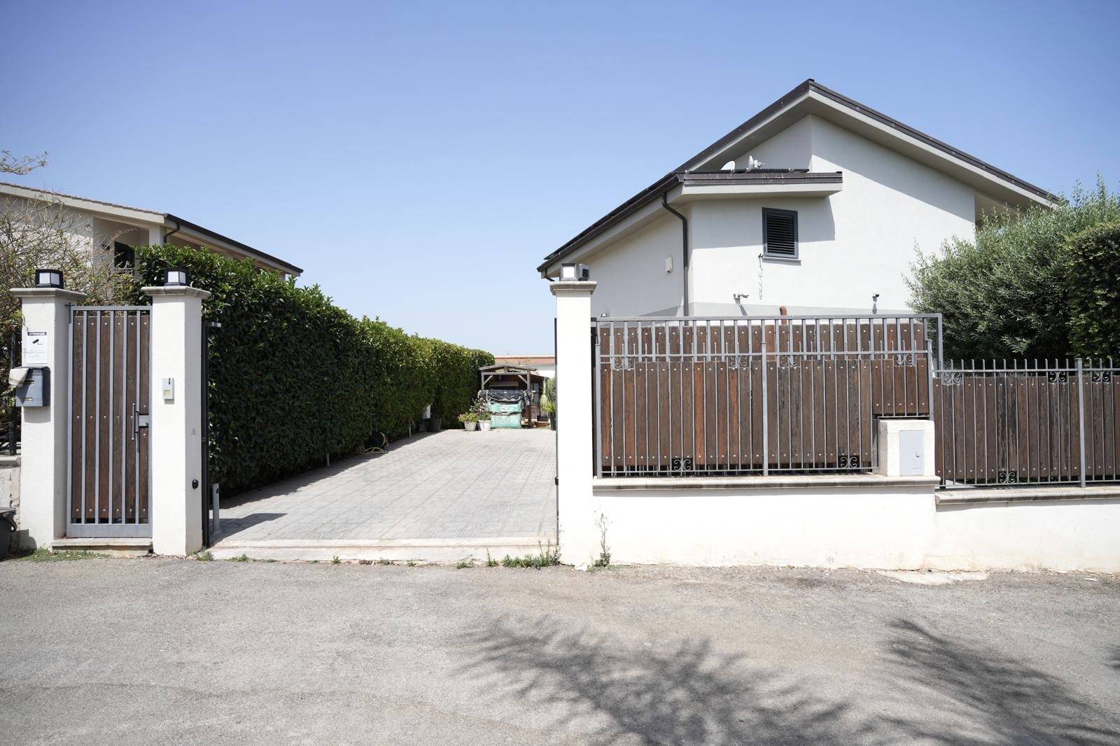 VILLA CON PISCINA ALTAVILLA MILICIA