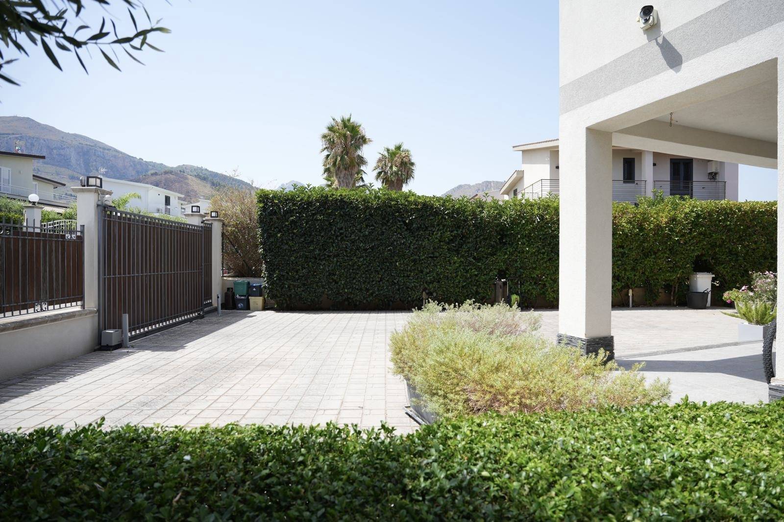 VILLA CON PISCINA ALTAVILLA MILICIA