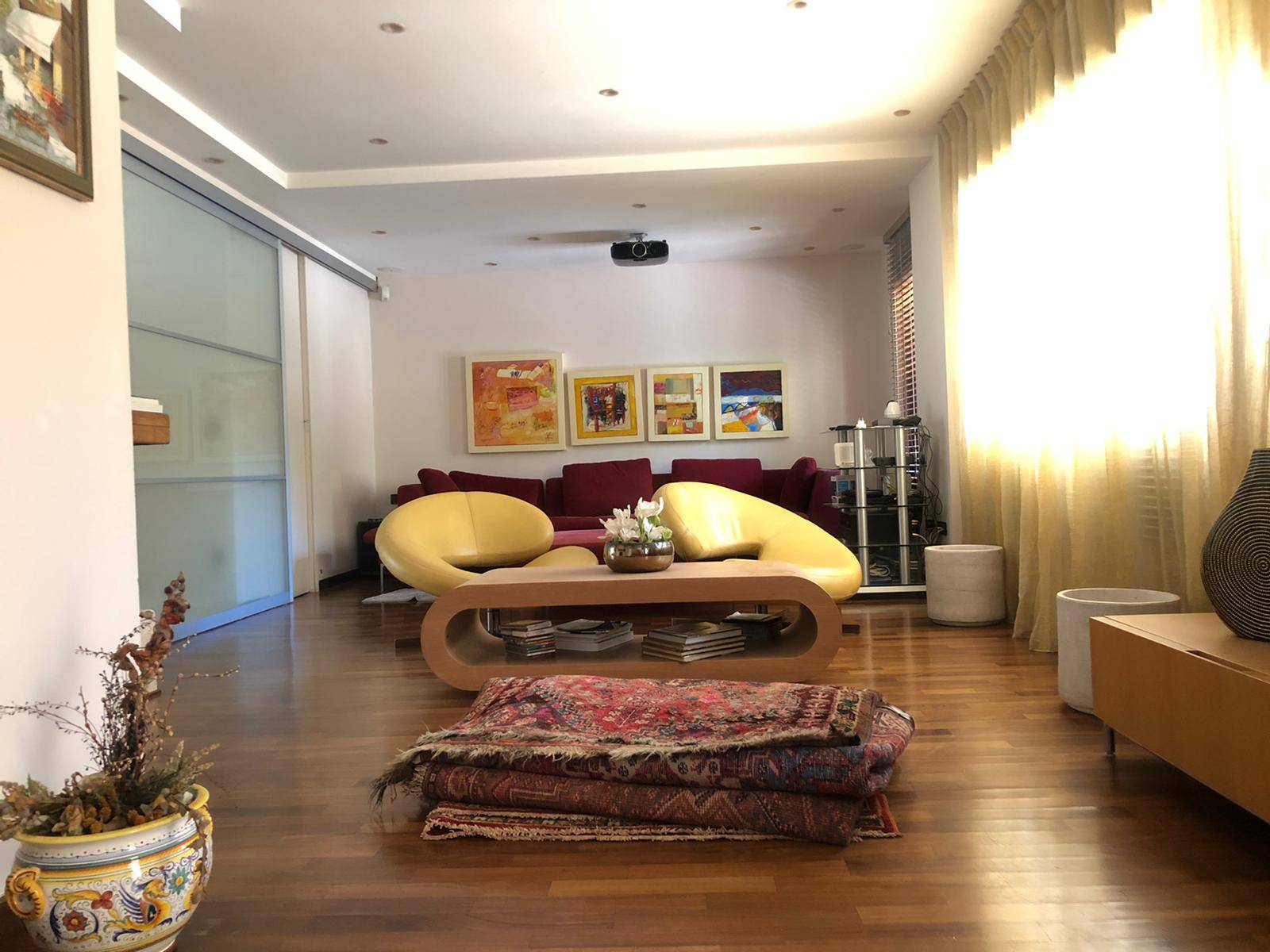 APPARTAMENTO IN VILLA OTTIMO STATO