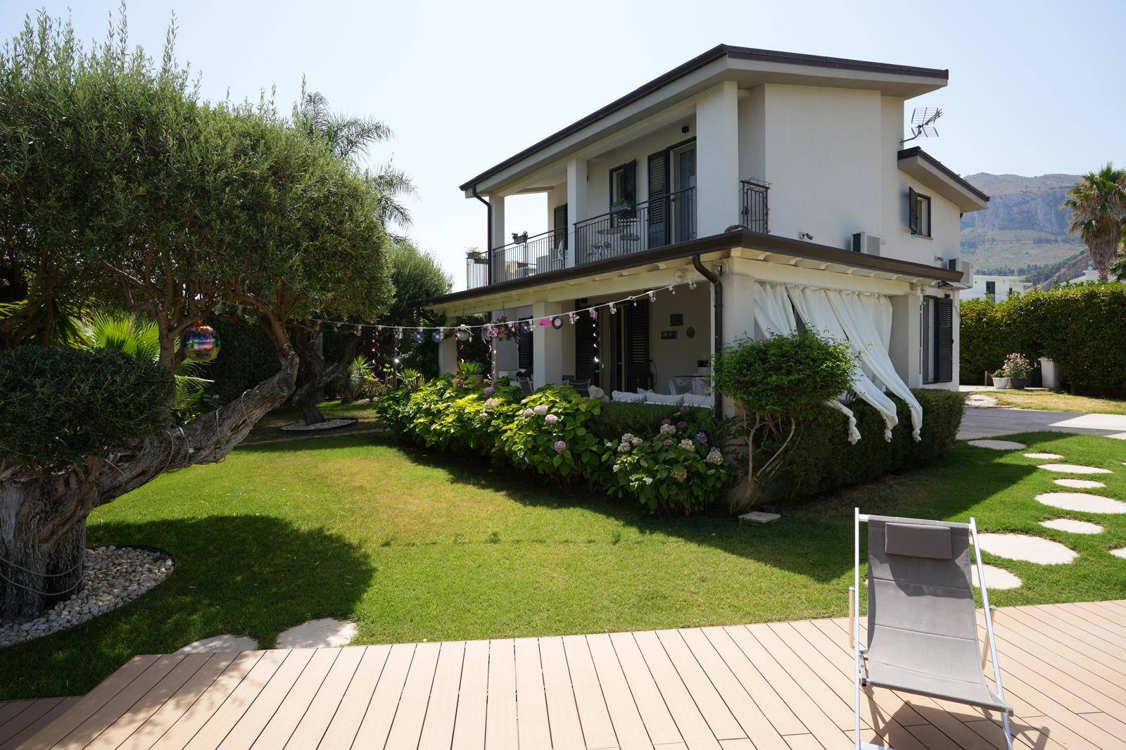 VILLA CON PISCINA ALTAVILLA MILICIA