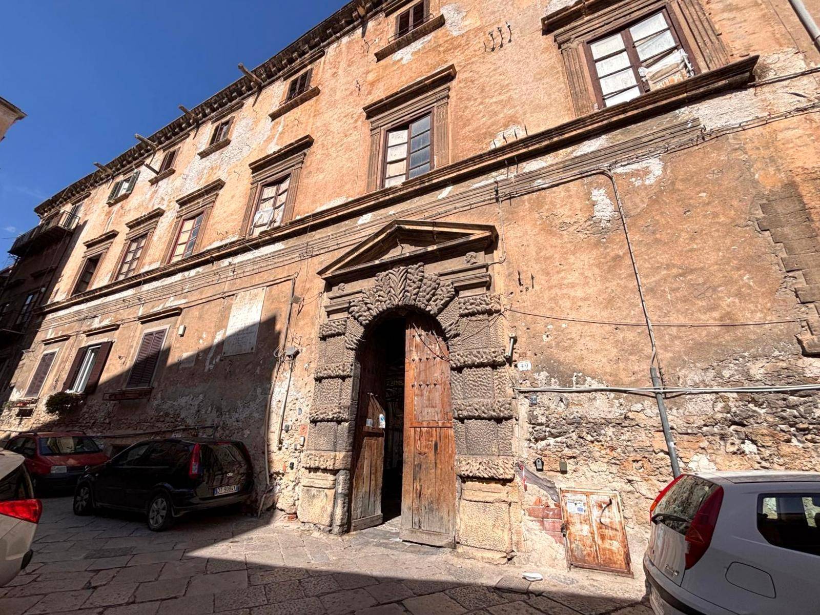TRILOCALE IN PALAZZO STORICO ZONA CENTRO