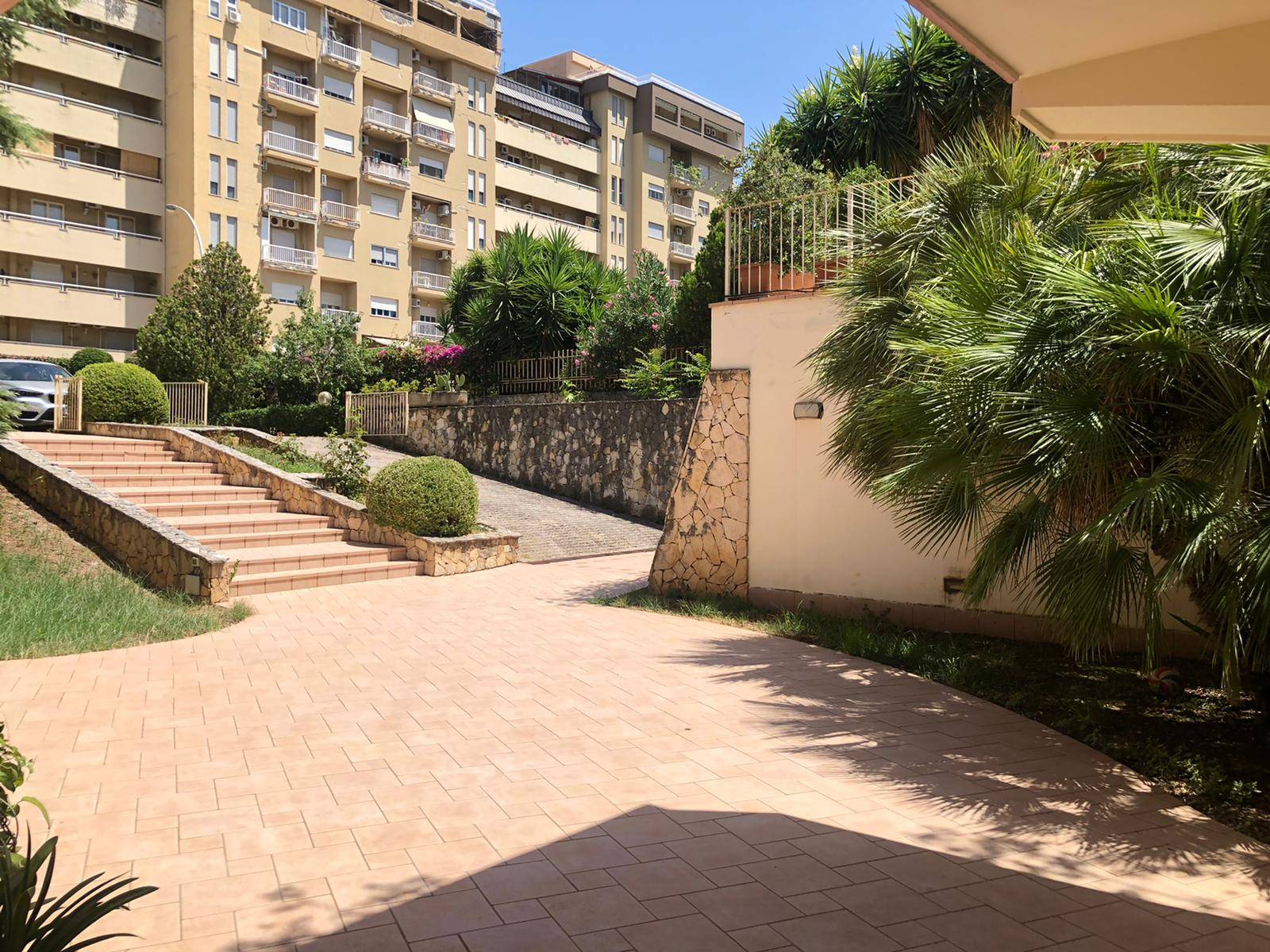 APPARTAMENTO IN VILLA OTTIMO STATO