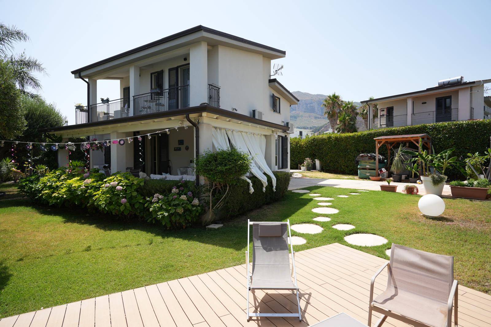 VILLA CON PISCINA ALTAVILLA MILICIA