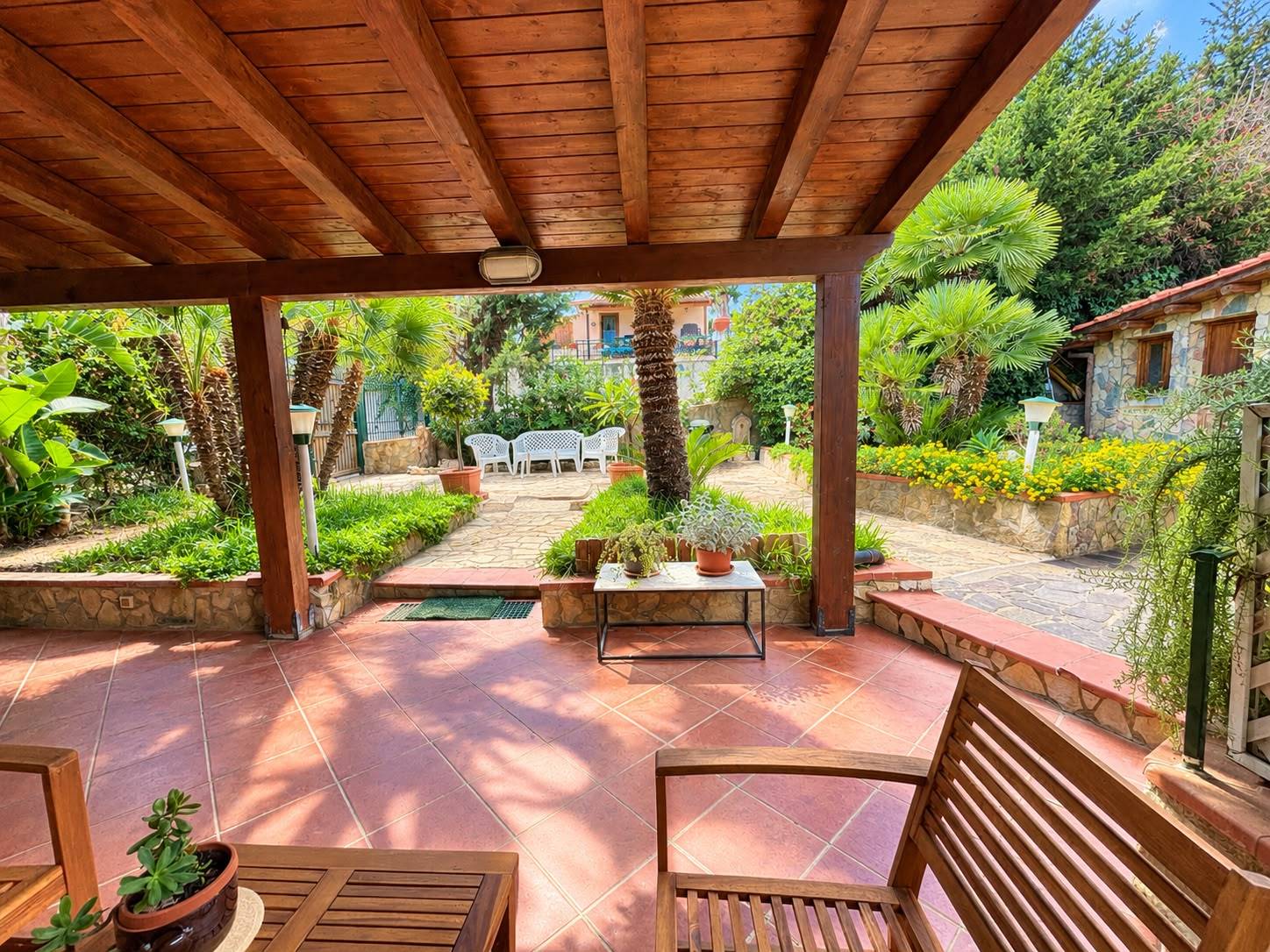 APPARTAMENTO CON SPAZIO ESTERNO GOLDEN HILL 3