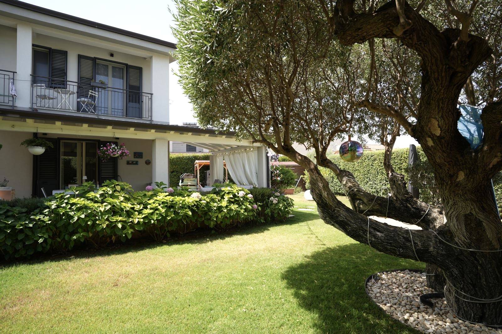 VILLA CON PISCINA ALTAVILLA MILICIA