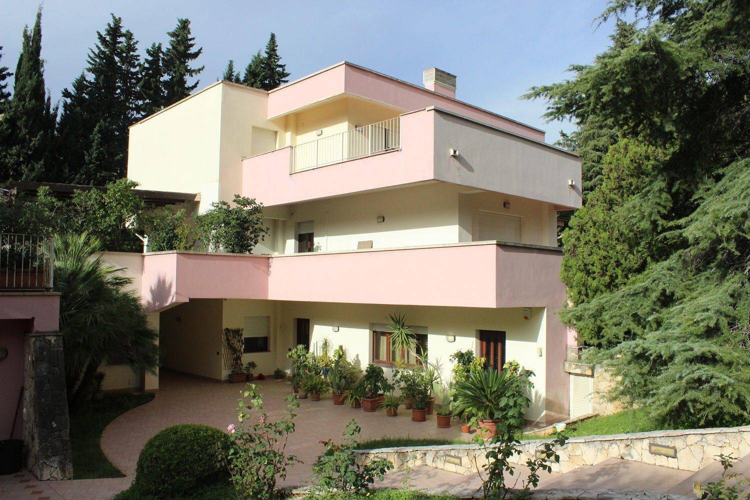 APPARTAMENTO IN VILLA OTTIMO STATO